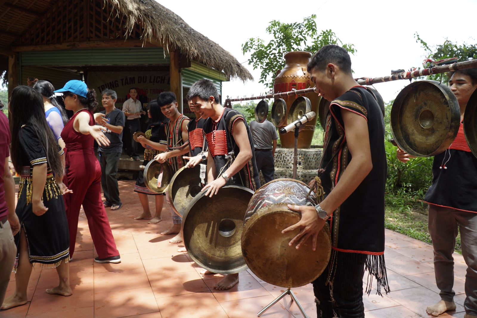 Tour DakLak 1 Day - Buon Don - Draysap Waterfall